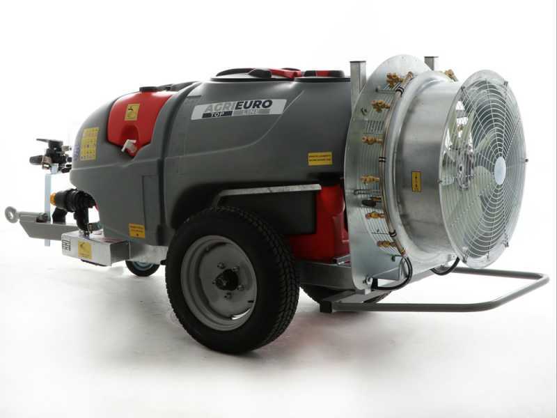 Atomizador de arrastre Gray T Car 600/70 con enganche para tractor para pulverizaci&oacute;n - Capacidad 600L - Bomba AR1064