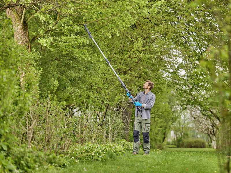 Gardena HighCut 360/18V Solo - Tijera el&eacute;ctrica de poda con p&eacute;rtiga - BATER&Iacute;A Y CARGADOR NO EST&Aacute;N INCLUIDOS