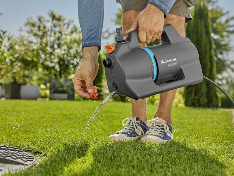 Gardena 4100 Silent - Bomba el&eacute;ctrica de jard&iacute;n para riego - motor 550 W