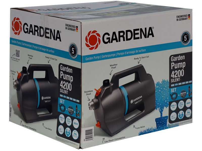 Gardena 4200 Silent - Bomba el&eacute;ctrica de riego para jard&iacute;n- 600 W - Kit con mangueras y racores