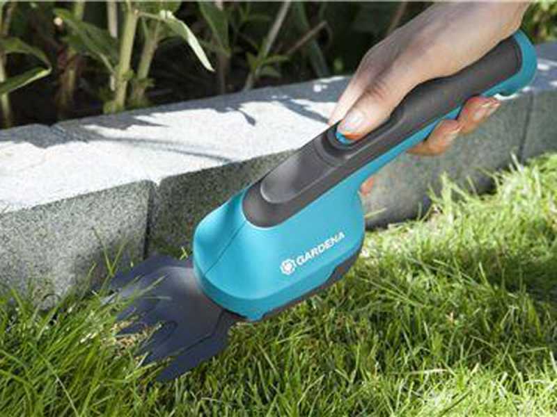 Gardena ClassicCut Li - Tijeras cortac&eacute;sped con bater&iacute;a integrada - 3.6V 2.5Ah