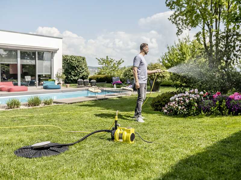 Karcher 4.500 Garden - Bomba el&eacute;ctrica para riego - bomba de jard&iacute;n de 550 W