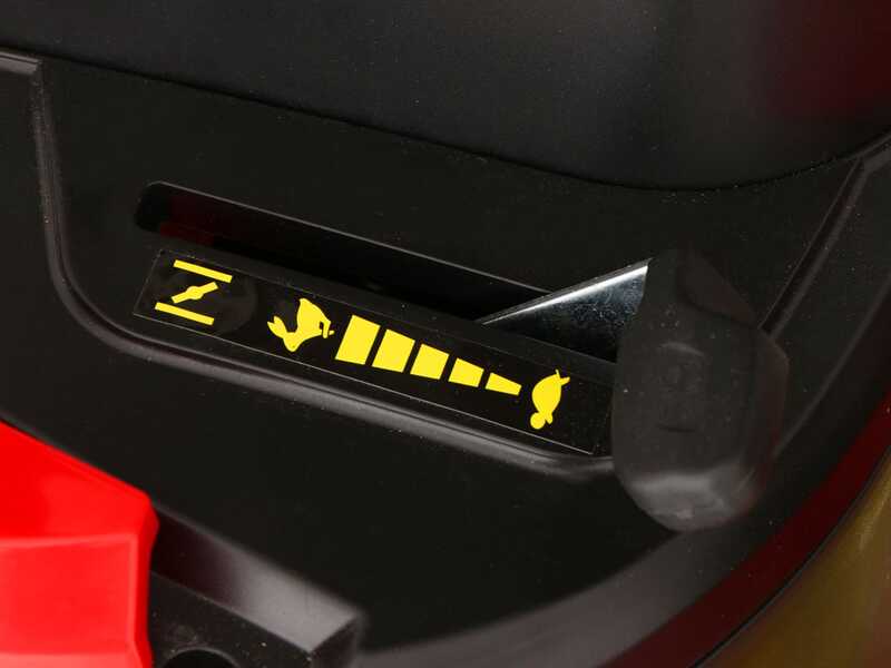 Blue Bird LT C102H TWIN - Tractor cortac&eacute;sped con cambio hidrost&aacute;tico - Recogedor 245 l