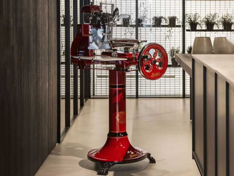 BERKEL B3- Cortadora de fiambre de volante con pedestal con cuchilla de acero al cromo de 300 mm - Roja