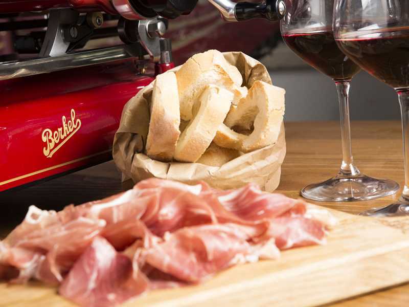 BERKEL B114 - Cortadora de fiambre de volante con pedestal - Cuchilla de acero al cromo de 320 mm - Roja