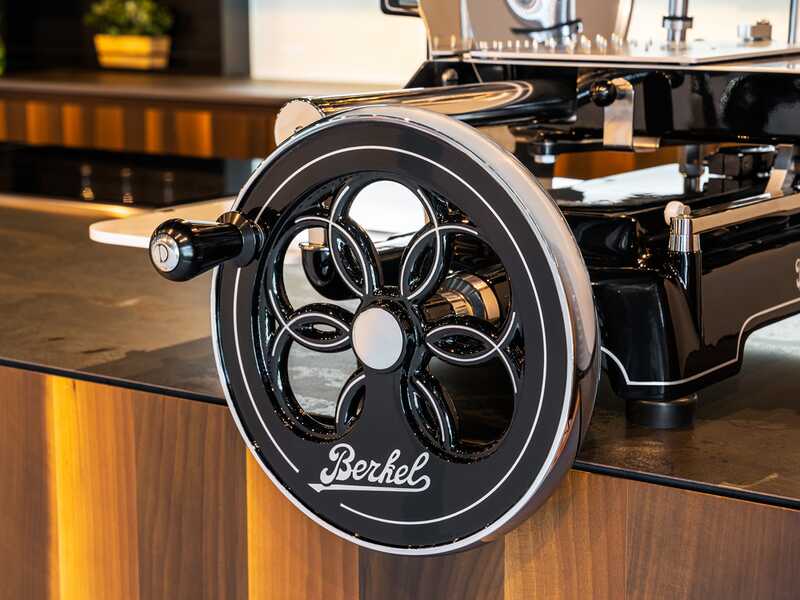 Berkel B3 Negra - Cortadora de fiambre de volante - Cuchilla de acero cromado de 300 mm