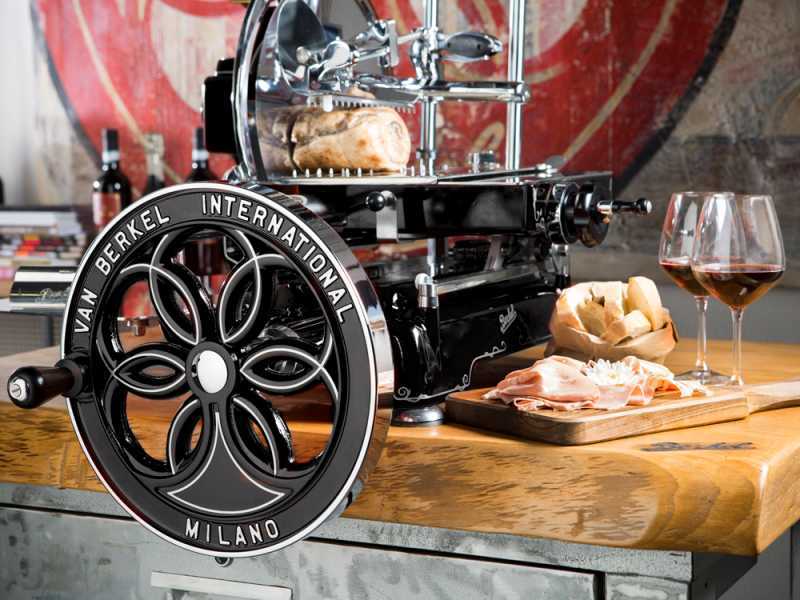 Berkel B114 Negra - Cortadora de fiambre de volante - Cuchilla de acero cromado de 320 mm