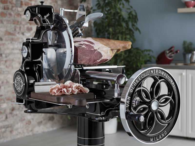 Berkel B114 Negra - Cortadora de fiambre de volante con pedestal - Cuchilla de acero cromado de 320 mm