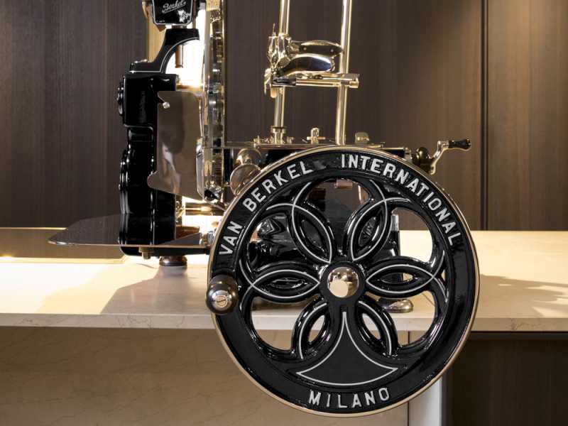 Berkel B114 Negra - Cortadora de fiambre de volante con pedestal - Cuchilla de acero cromado de 320 mm