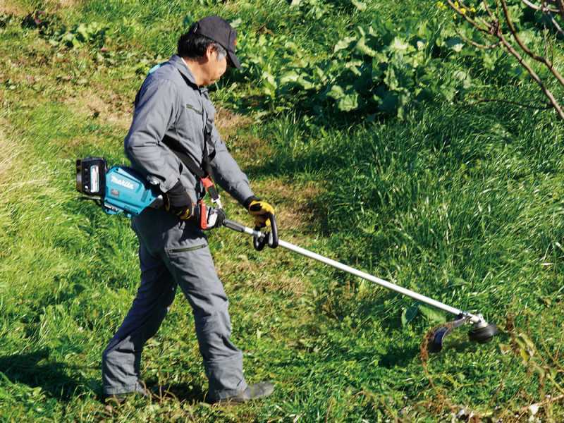 Makita UR014GZ - Desbrozadora de bater&iacute;a - 40V - BATER&Iacute;A Y CARGADOR NO EST&Aacute;N INCLUIDOS