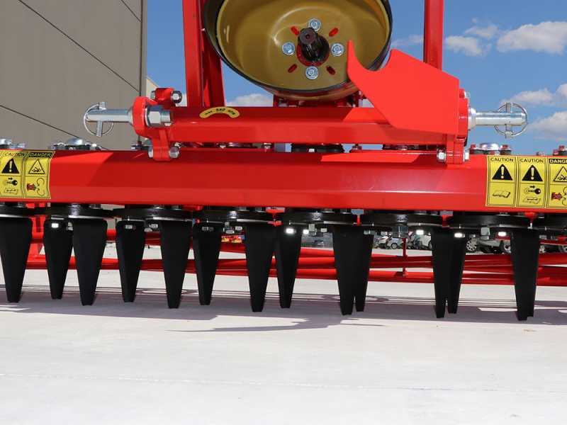 Grada rotativa profesional RO 136  - ancho de trabajo 136 cm - 16 cuchillas Serie ligera - Toma de fuerza antihoraria (a izquierdas)