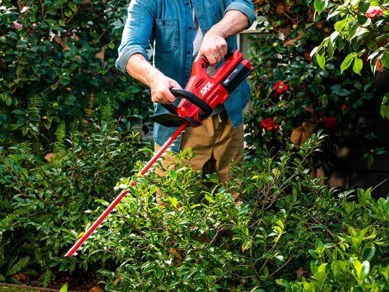 Cortasetos de bater&iacute;a SKIL 0480 CA - Cuchilla de 65 cm - 2.5ah/40V