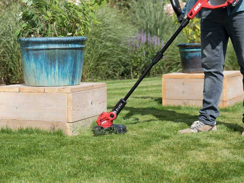 SKIL 0240 CA - Cortabordes de bater&iacute;a - 20V 2.5Ah