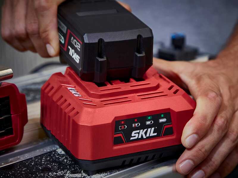 PROMO - Skil 0140 BA - Cortac&eacute;sped de bater&iacute;a - 2x20V/4ah - Corte 43 cm