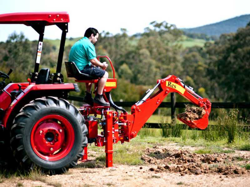 Agrieuro Top Line RES15 - Retroexcavadora para tractor con desplazamiento lateral