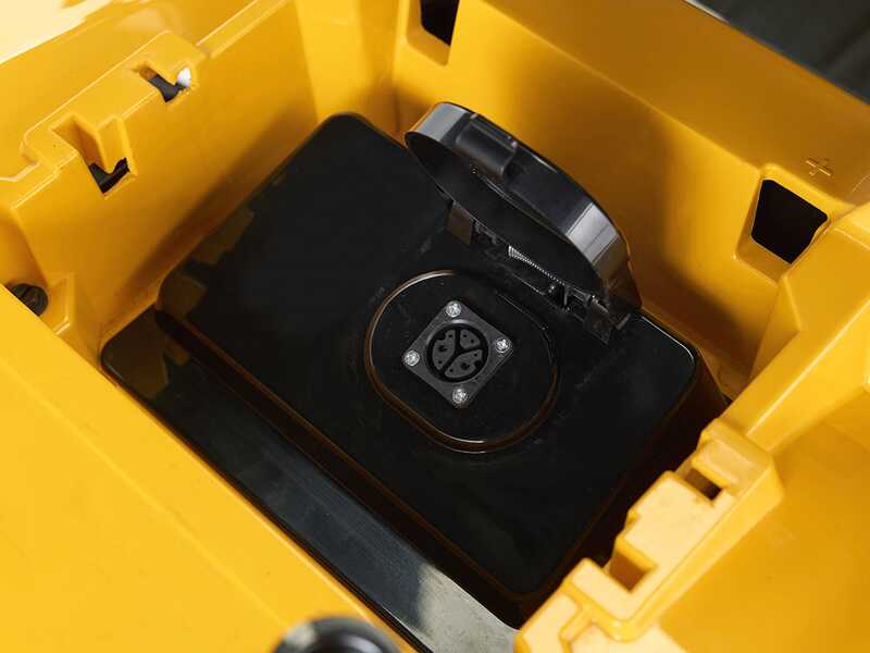 Stiga Tornado 598e - Motor el&eacute;ctrico de bater&iacute;a 48V/40Ah - Salida lateral