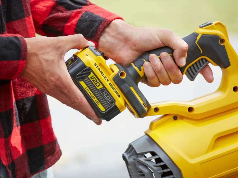 Stanley Fatmax SFMCBL730 - Soplador de hojas de bater&iacute;a - 20 V 4 Ah