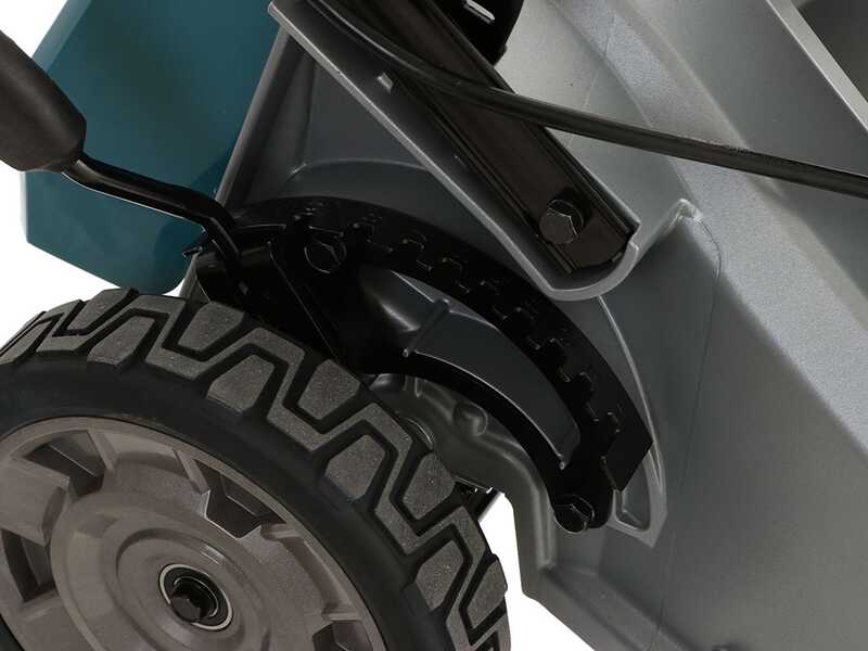 Makita DLM533 - Cortac&eacute;sped de bater&iacute;a autopropulsado - 4x18V/5Ah - Corte de 53 cm