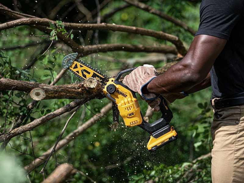 DeWalt DCMPS520P1-QW - Electrosierra de poda - 18V 5Ah - Espada de 20 cm