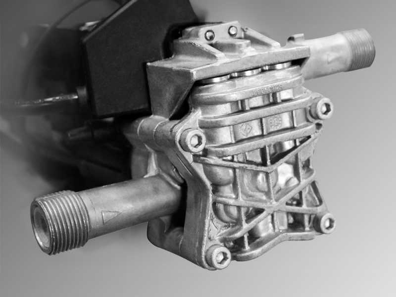 Lavor Dive Plus 135 - Hidrolimpiadora de agua fr&iacute;a + Fregadora y cepillo - M&aacute;x. 135 bar - 390 l/h