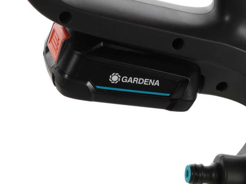 Gardena AquaBrush Universal 03/18V P - Limpiador de suelos de bater&iacute;a + Cepillo - con starter kit 18V - 2.5Ah