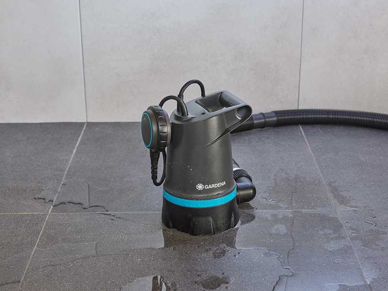 Gardena 20000 BASIC - Bomba el&eacute;ctrica sumergible para agua limpia - Flotador integrado