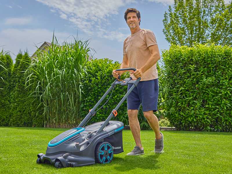 Gardena PowerMax Duo 46/36V P4A - Cortac&eacute;sped de bater&iacute;a - 2x18V 4Ah - Corte de 46 cm