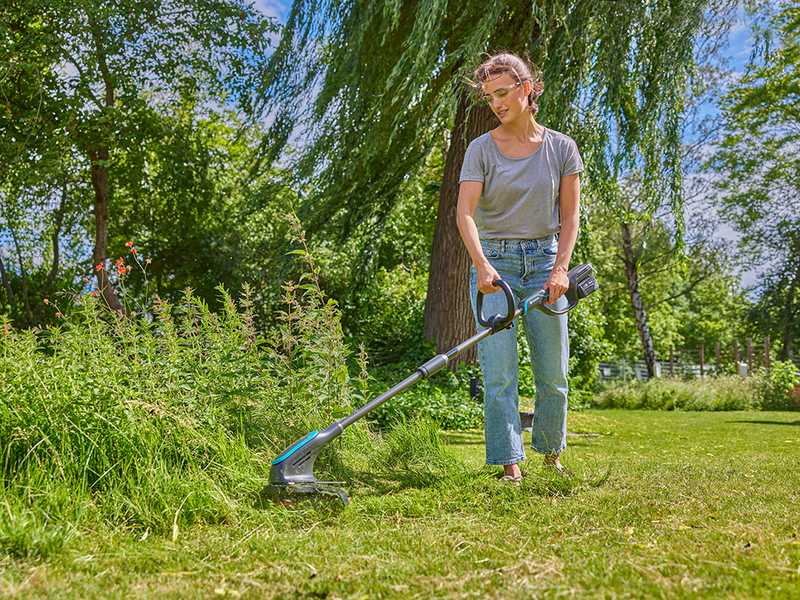Gardena PowerTrim 30/18V P4A - Cortabordes de bater&iacute;a - BATER&Iacute;A Y CARGADOR NO EST&Aacute;N INCLUIDOS