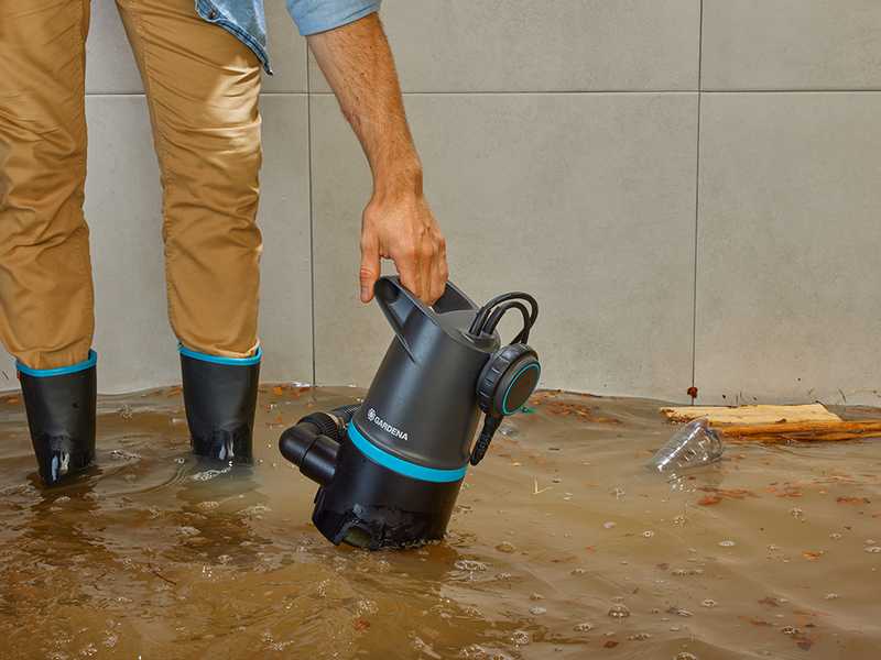 Gardena 20000 BASIC - Bomba sumergible para agua sucia - Flotador integrado