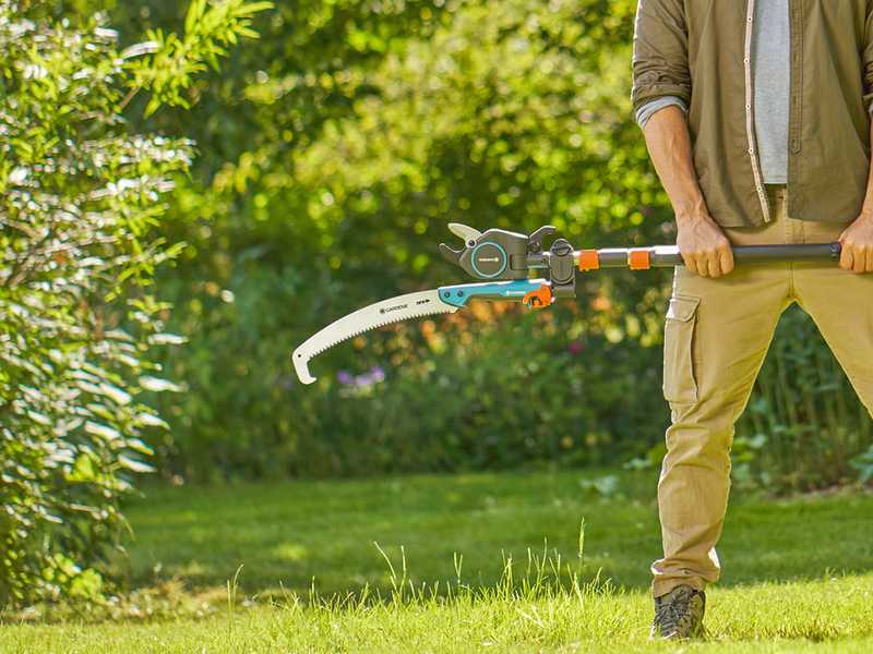 Gardena StarCut Pro L - Tijeras cortarramas con p&eacute;rtiga telesc&oacute;pica 175-400cm + Serrucho con cuchilla de 34 cm - &Oslash;32 mm