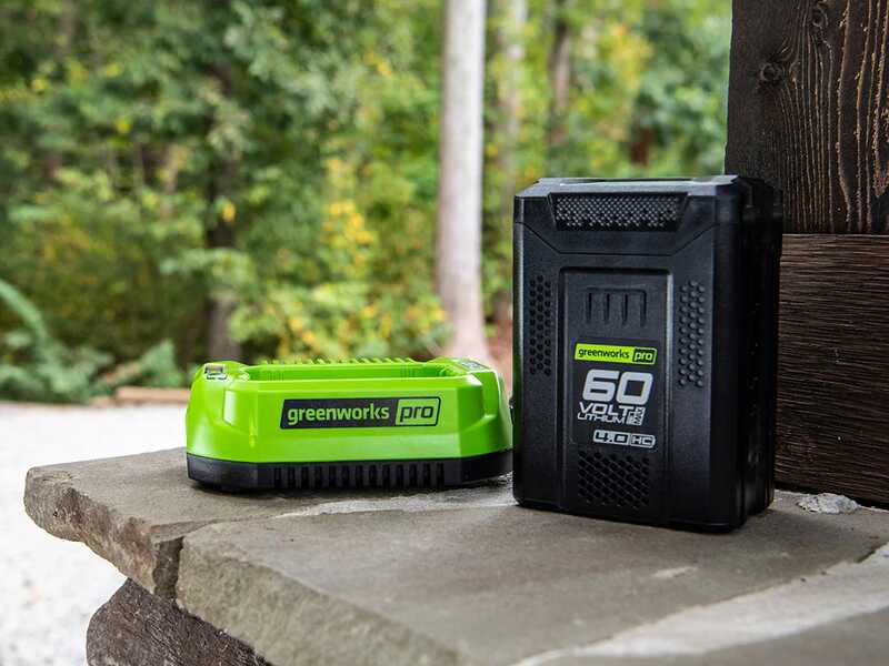 Greenworks GD60CS40K4 - Electrosierra de bater&iacute;a 60V 4Ah - Espada de 40cm