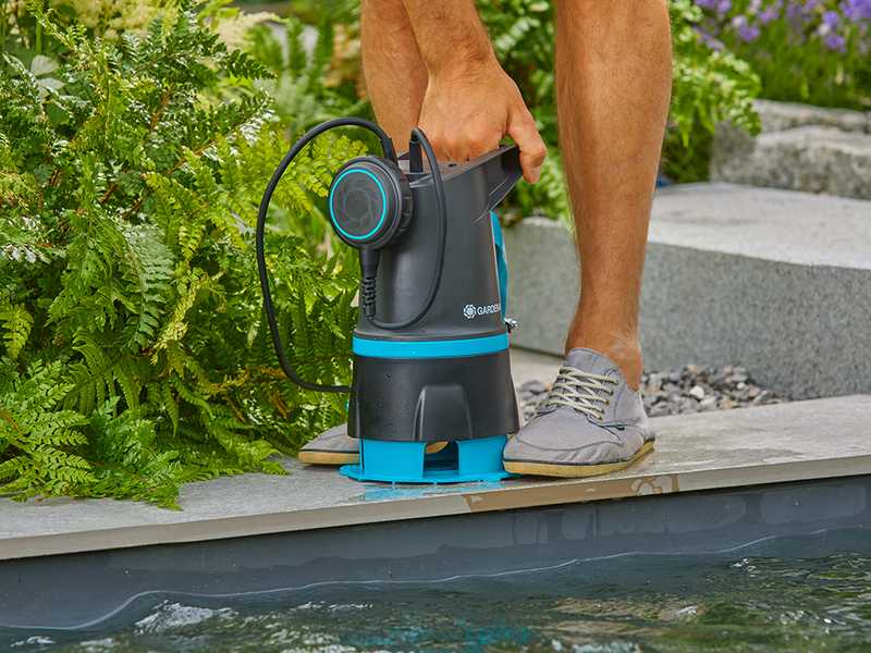 Gardena 20000 BASIC - Bomba sumergible el&eacute;ctrica 2 en 1 para agua limpia y sucia - Flotador integrado
