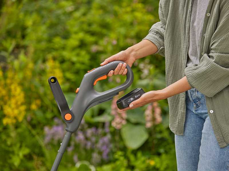 Gardena EasyTrim 25/18V P4A - Cortabordes de bater&iacute;a - BATER&Iacute;A Y CARGADOR NO EST&Aacute;N INCLUIDOS