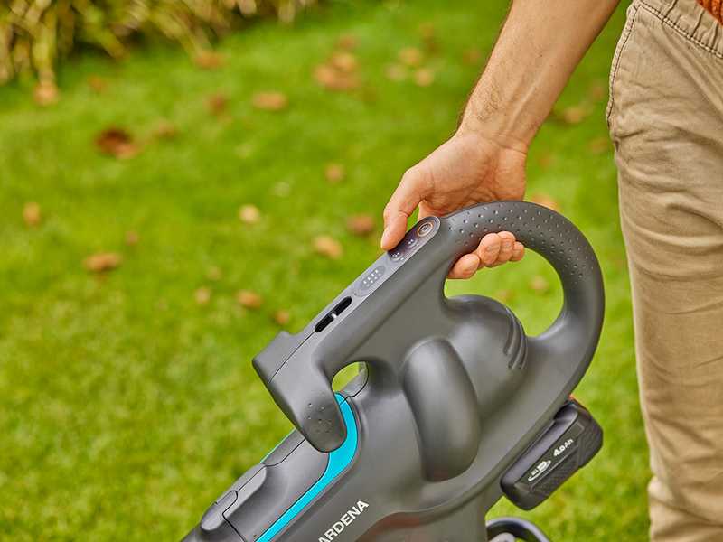 Gardena PowerJet Collect 18 P4A - Soplador Aspirador de bater&iacute;a - 18V 4Ah