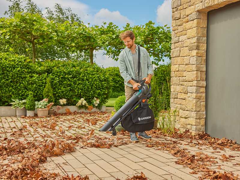 Gardena PowerJet Collect 18 P4A - Soplador Aspirador de bater&iacute;a - 18V 4Ah