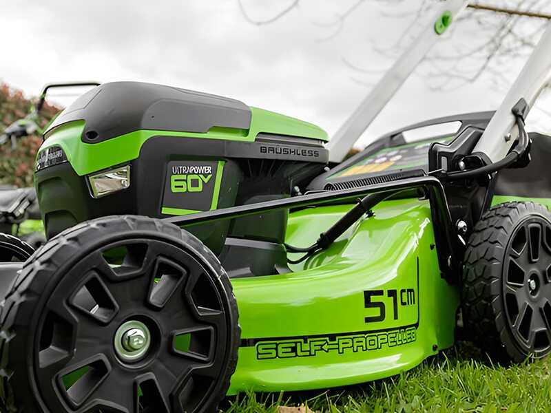 Greenworks GD60LM51SPK4 - Cortac&eacute;sped autopropulsado de bater&iacute;a - 60V/4Ah - Corte 51 cm