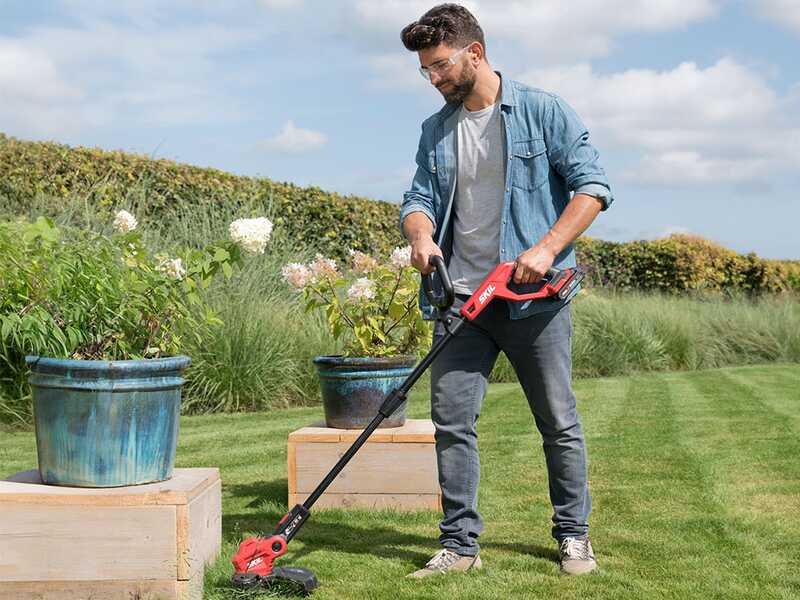 SKIL 0241 CA - Cortabordes de bater&iacute;a - Corte 30 cm - 20V 2.5Ah
