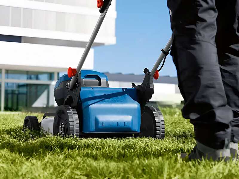 Bosch Professional GRA 18V2-46 - Cortac&eacute;sped de bater&iacute;a 2x18V - Corte 46 cm - BATER&Iacute;A Y CARGADOR NO EST&Aacute;N INCLUIDOS