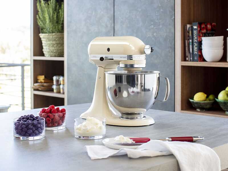 KitchenAid Artisan 5KSM125-EAC Crema - Amasadora con cabeza inclinable