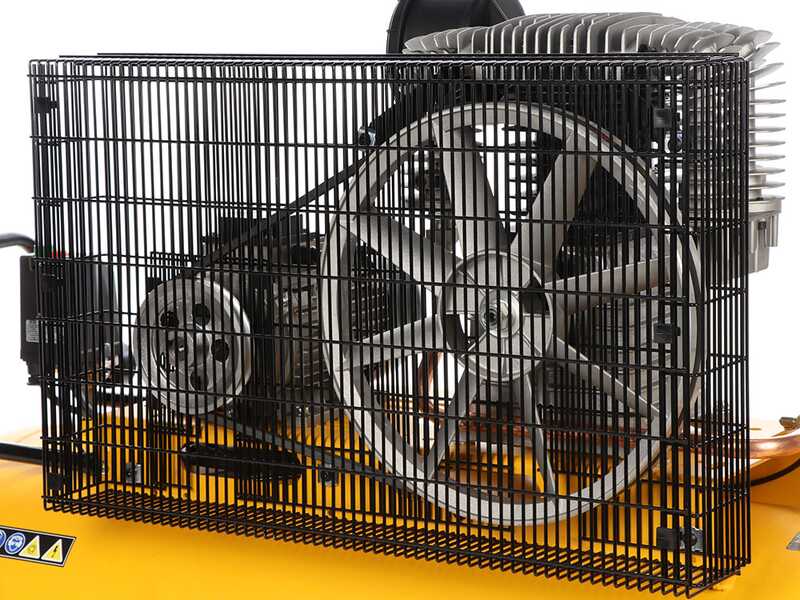 DeWalt DXCMB4T200HCE - Compresor de aire el&eacute;ctrico trif&aacute;sico de correa - Motor de 4 HP - 200 L