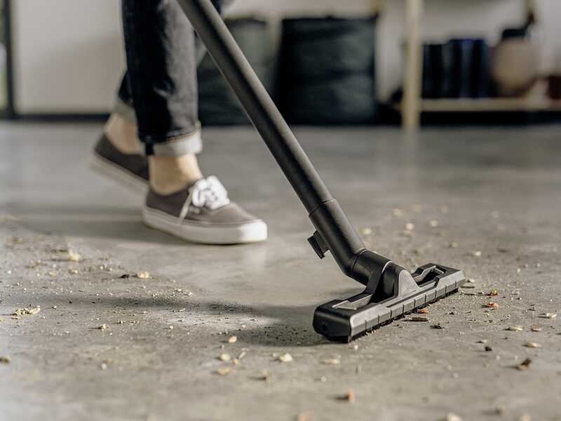 Karcher WD 4 P V-20/5/22 - Aspirador - Dep&oacute;sito de pl&aacute;stico de 20 litros
