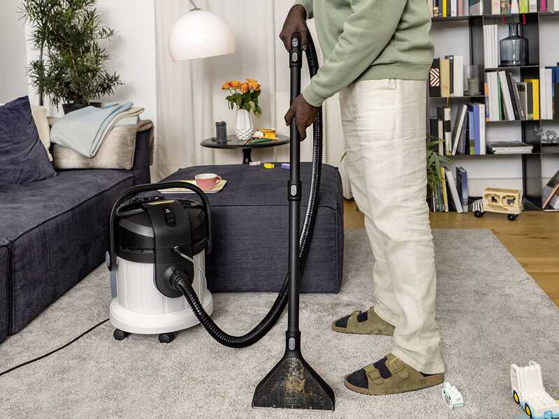 Karcher SE 4 Plus - Lavamoquetas - Aspirador de l&iacute;quidos - Bid&oacute;n agua limpia y sucia 4 L - 1000 W