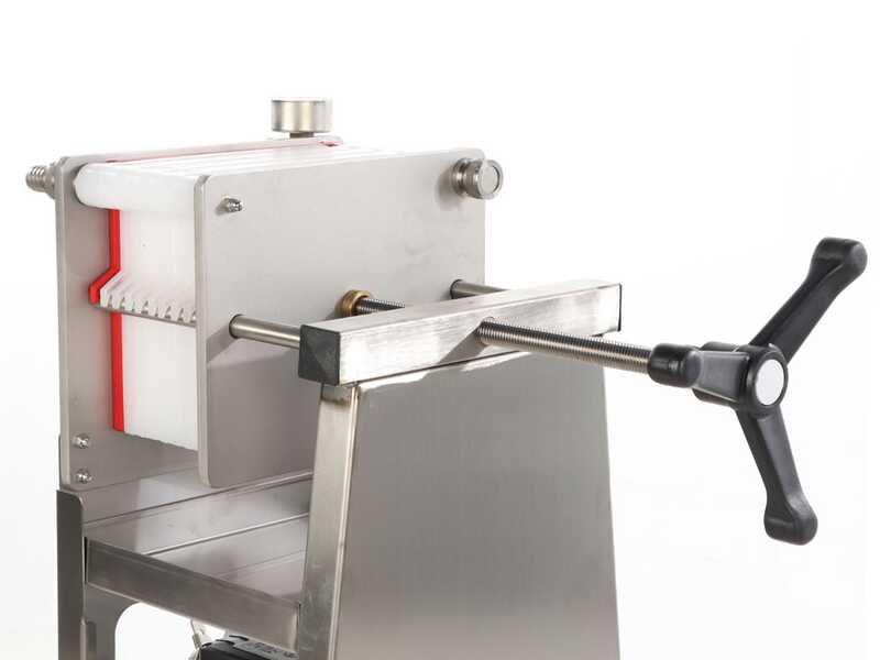 Enotecnica Pillan F10 - Filtro de cartones para vino con ruedas - Bastidor de acero inoxidable y bomba NOVAX