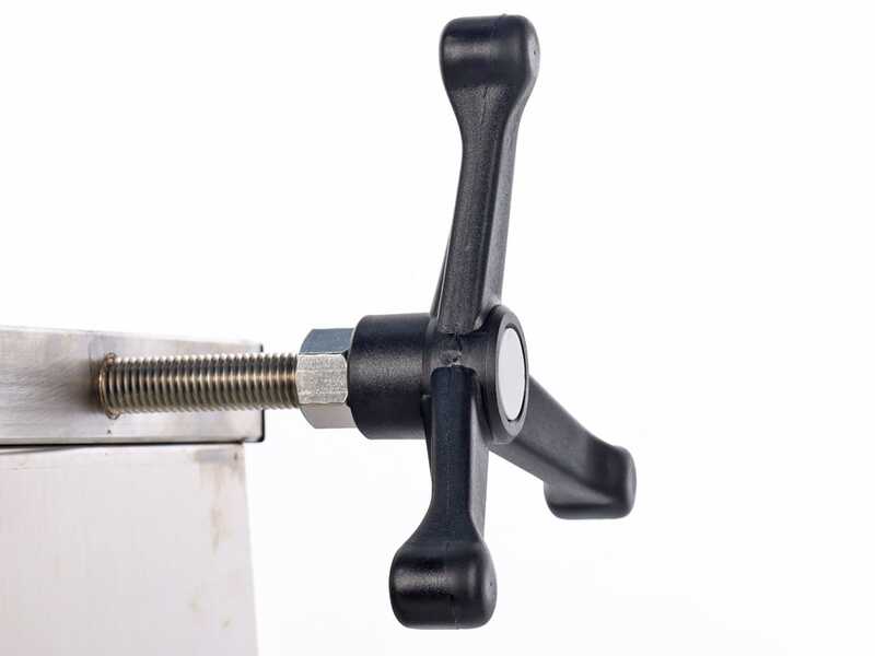 Enotecnica Pillan F30 - Filtro para vino de cartones con ruedas - Chasis de acero inoxidable y bomba Novax