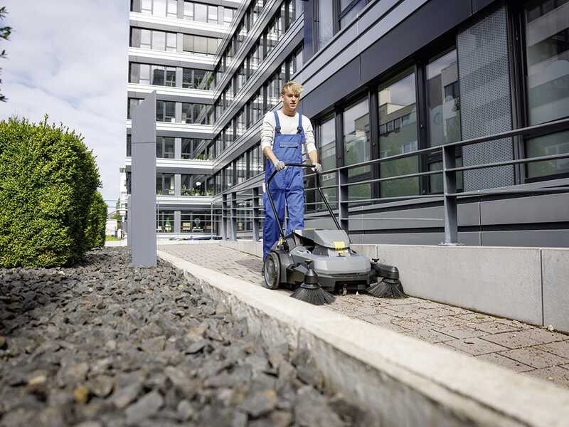 Karcher KM 70/30 C Bp 2SB - Barredora a bater&iacute;a con recogedor - BATER&Iacute;A Y CARGADOR NO EST&Aacute;N INCLUIDOS