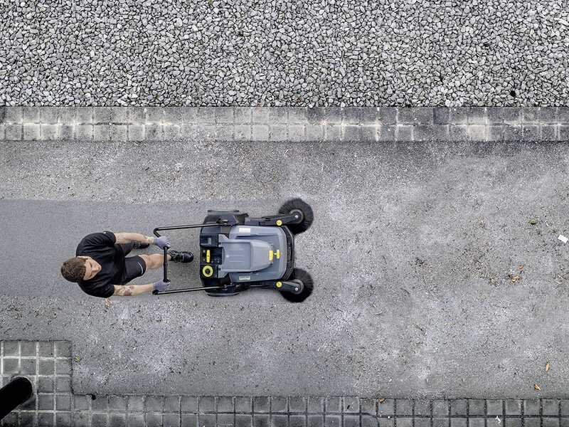 Karcher KM 70/30 C Bp 2SB - Barredora a bater&iacute;a con recogedor - BATER&Iacute;A Y CARGADOR NO EST&Aacute;N INCLUIDOS