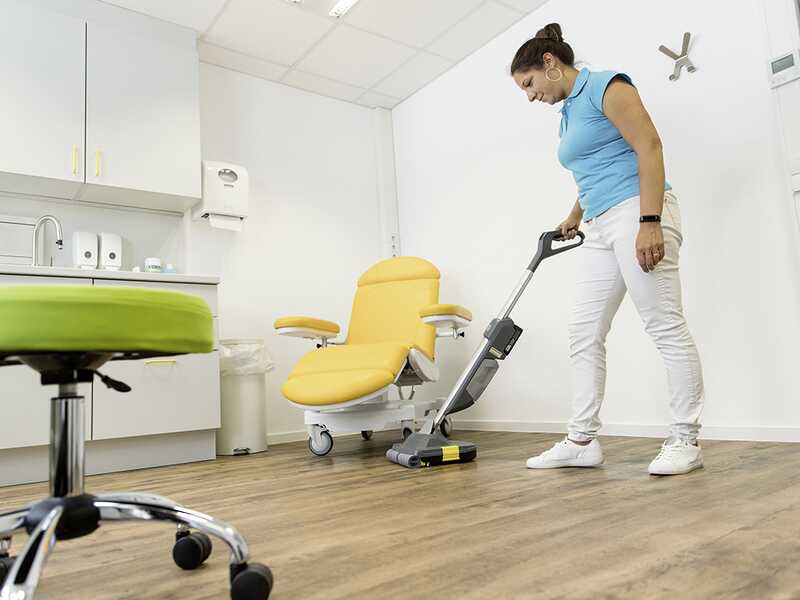 Karcher BR 30/1 C Bp Pack 18/30 - Fregadora de suelos a bater&iacute;a 3 en 1: lava, seca y aspira