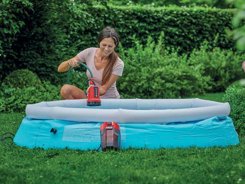 Bomba sumergible para agua limpia Einhell GE-SP 18 LL Li - 18V 5.2Ah y cargador