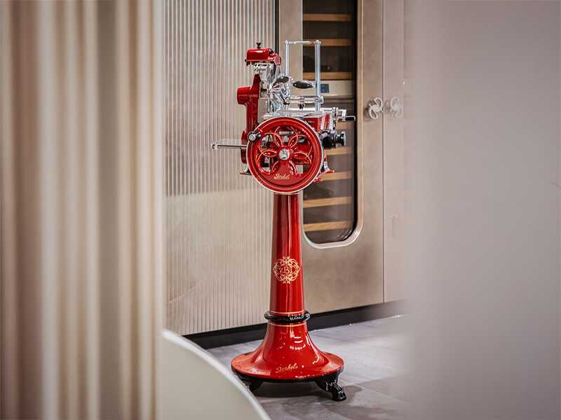 Berkel B2 Roja - Cortadora de fiambre de volante con pedestal - Cuchilla de acero cromado de 265 mm