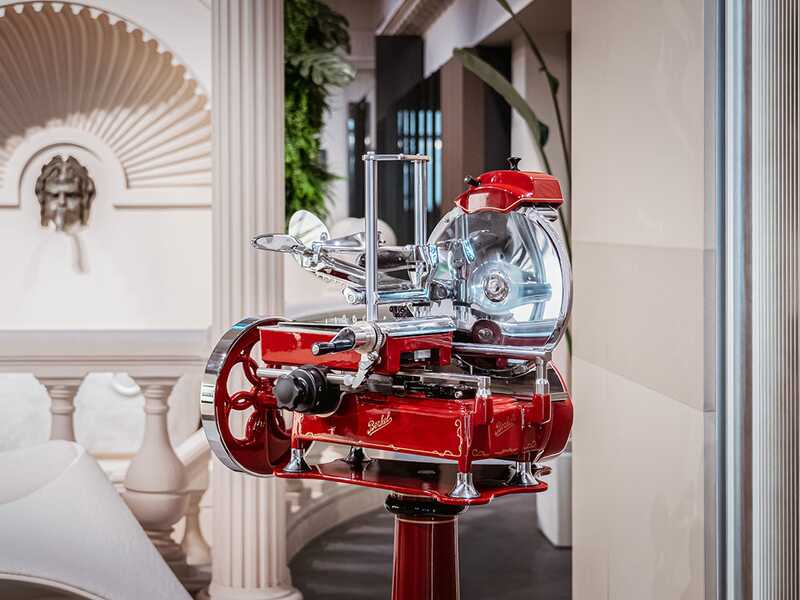 Berkel B2 Roja - Cortadora de fiambre de volante con pedestal - Cuchilla de acero cromado de 265 mm